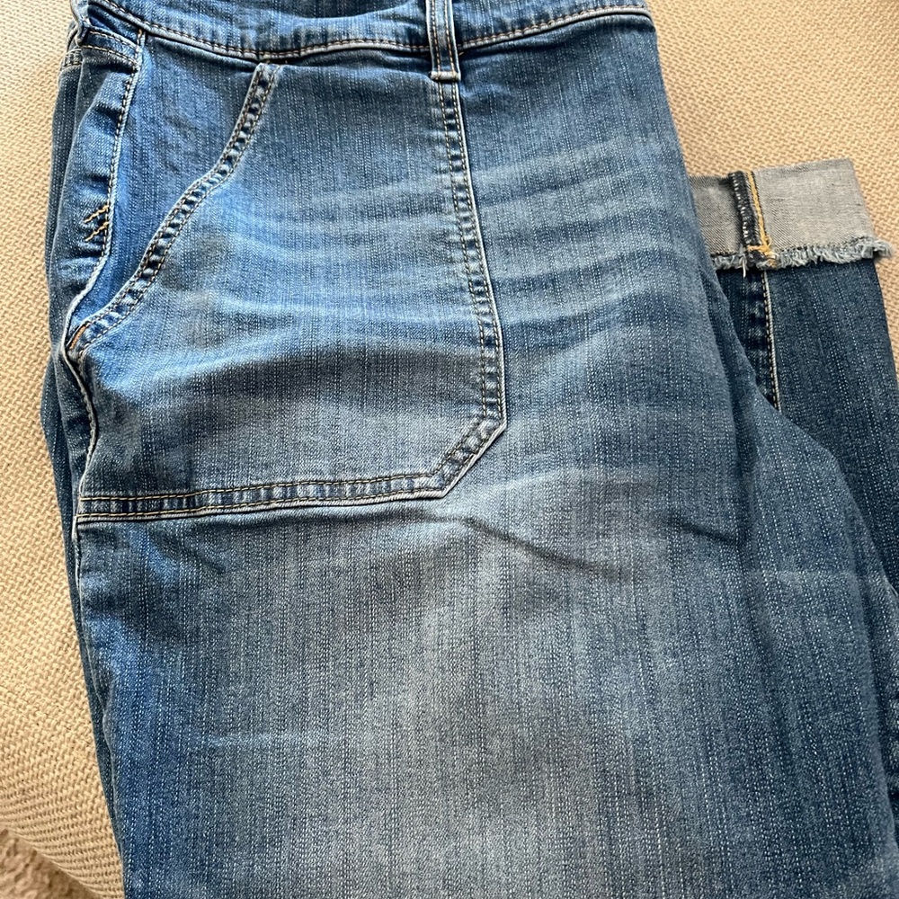 Torrid- Blue Denim Crop Boyfriend Jeans- size 22